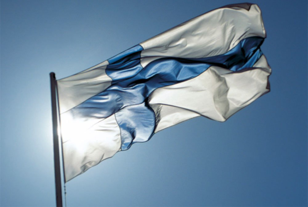 Uudet liputusvideot antavat ohjeita lipun käsittelyyn ja liputtamiseen -  Suomela