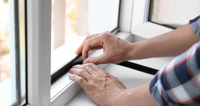 Ikkunoiden tiivistäminen säästää energiaa.