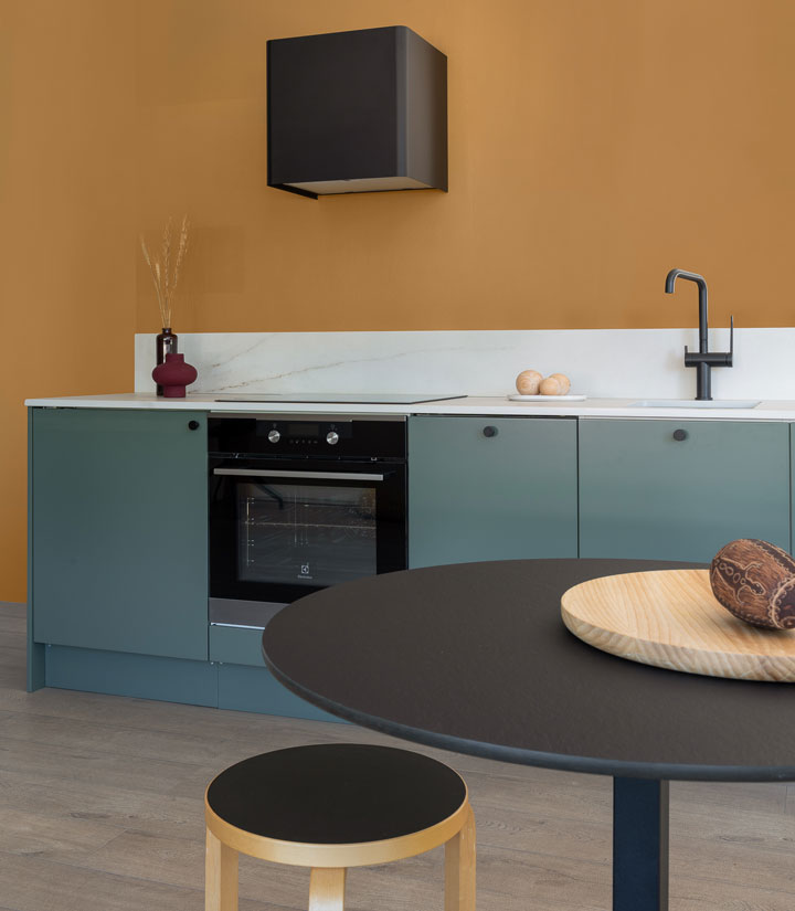 Ideal-keittiöt suunnitellaan täysin yksilöllisesti materiaali- ja värivalintoja myöten.
